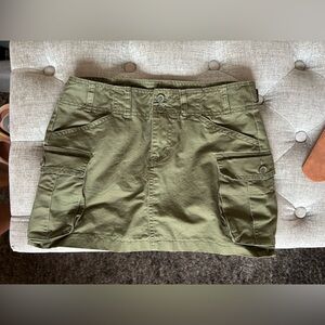 Brandy Melville Khaki Green skirt!!